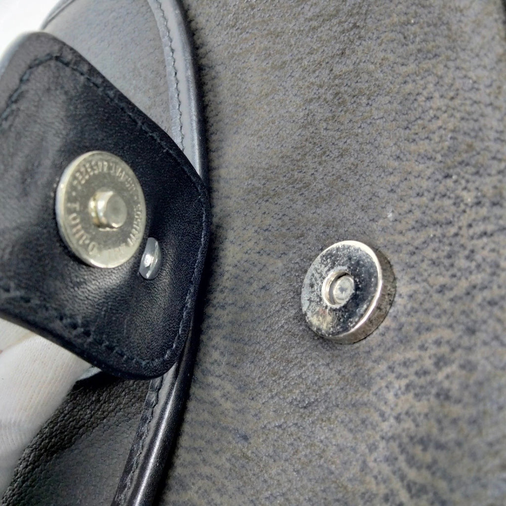 Authentic Vintage Gucci Black Pebbled Leather Saddle Crossbody Shoulder Bag 1970s–1980s