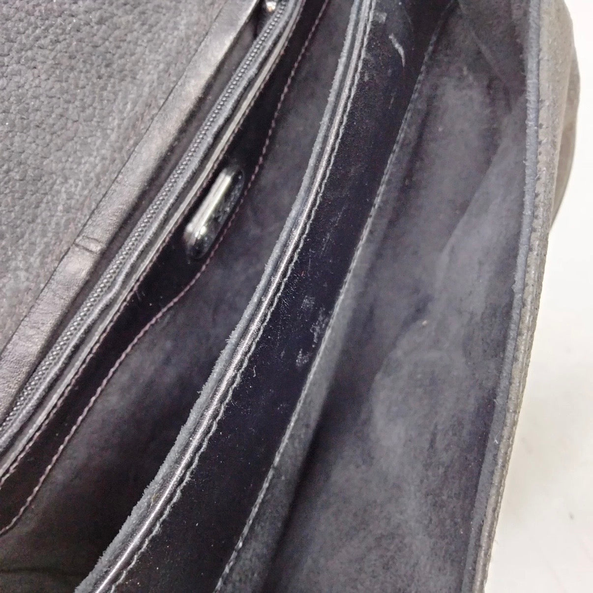 Authentic Vintage Gucci Black Pebbled Leather Saddle Crossbody Shoulder Bag 1970s–1980s