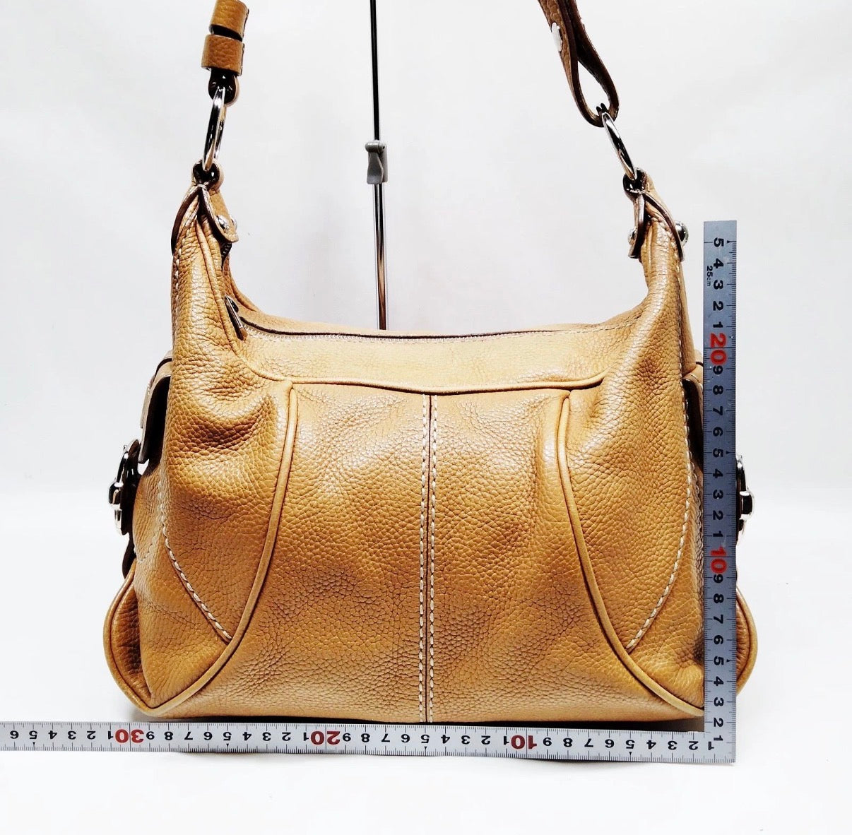 Authentic Tod’s Vintage Tan Pebbled Leather Shoulder Bag – Y2K Era