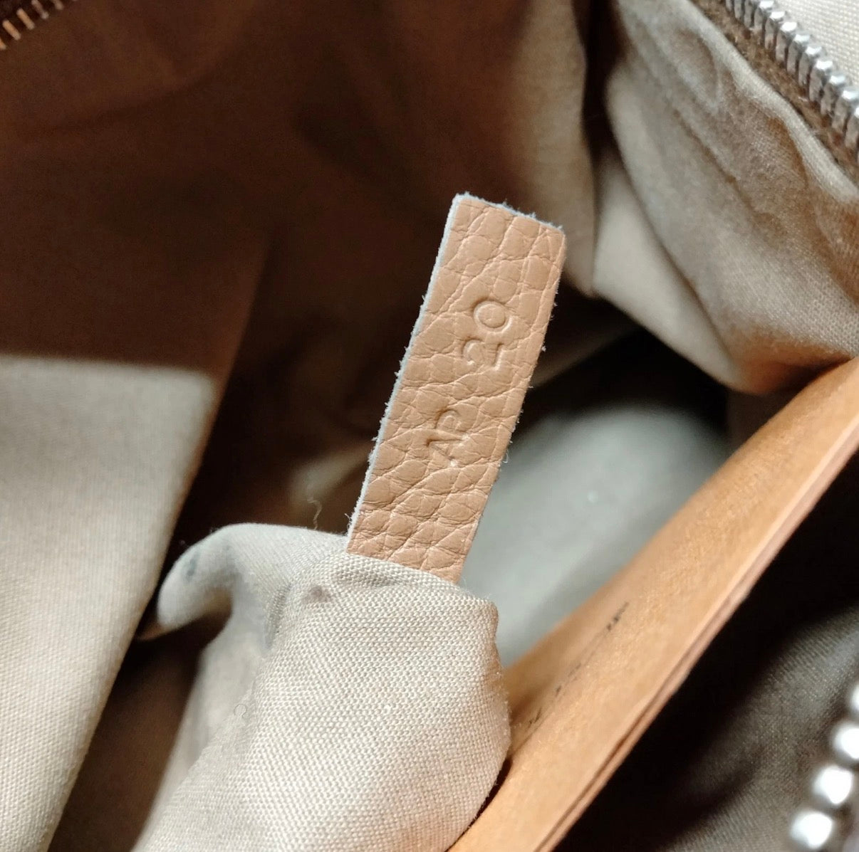 Authentic Tod’s Vintage Tan Pebbled Leather Shoulder Bag – Y2K Era
