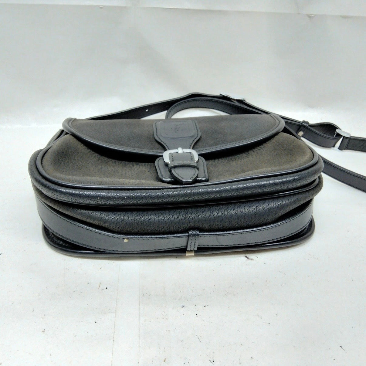 Authentic Vintage Gucci Black Pebbled Leather Saddle Crossbody Shoulder Bag 1970s–1980s
