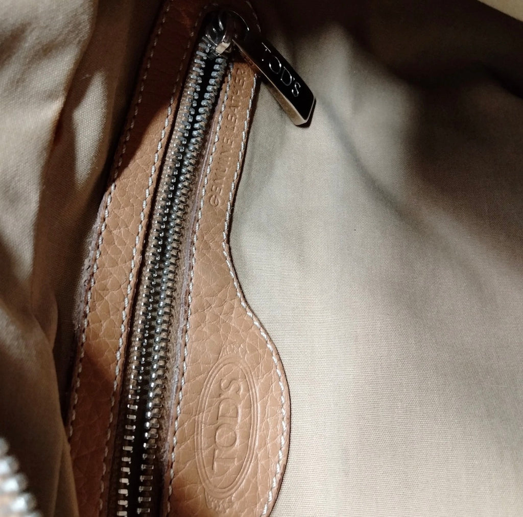 Authentic Tod’s Vintage Tan Pebbled Leather Shoulder Bag – Y2K Era